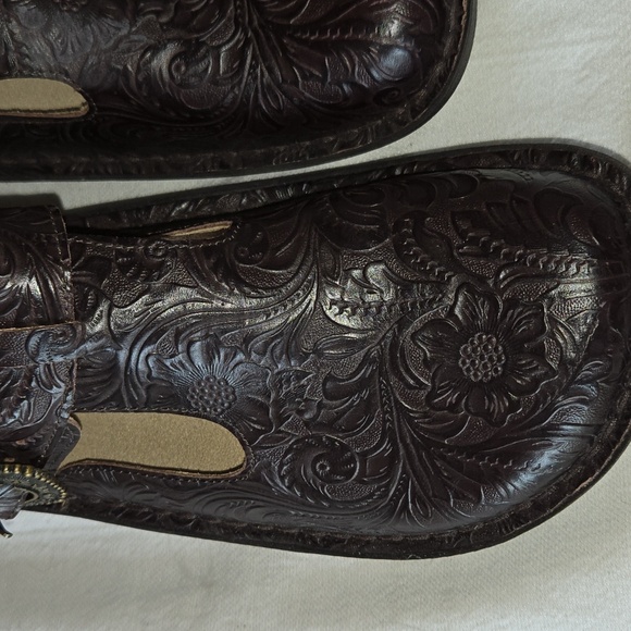 Alegria Black “Hello Doily” Patterned Leather Slip-Resistant Footwear Sz 42 Clog - Picture 3 of 15